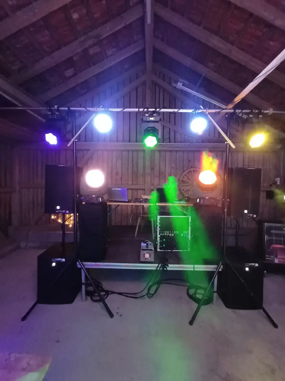 Lichtshow mit grünen Laser-Effekten